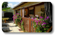 Sonnenliegen und Sitzgruppe au�en